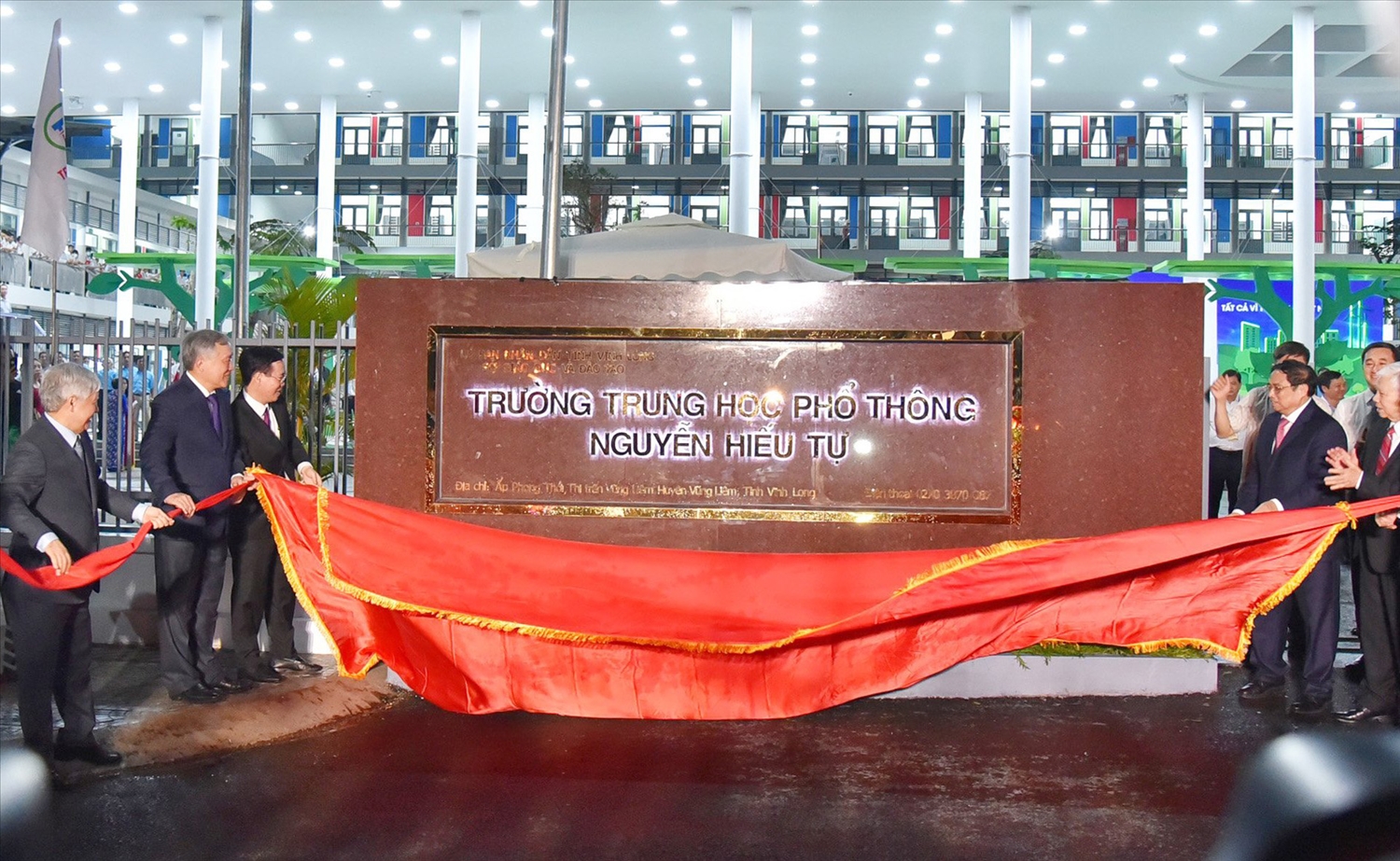 Thủ tướng Phạm Minh Chính cùng đoàn đại biểu Đảng, Nhà nước Khánh thành Trường THPT Nguyễn Hiếu Tự (Vĩnh Long)