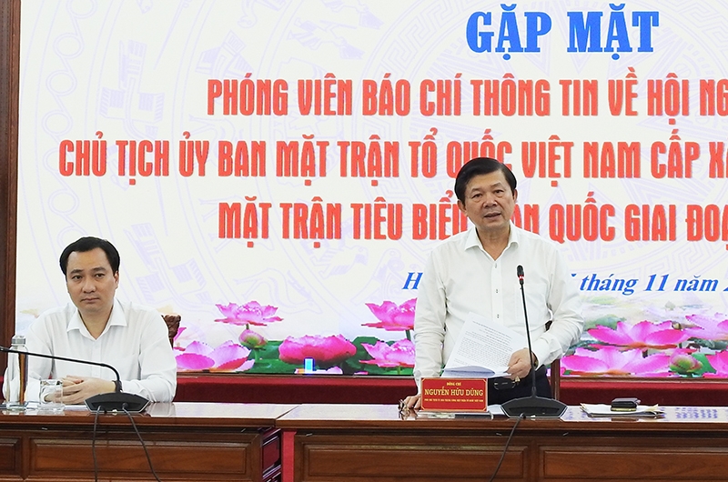 Phó Chủ tịch Ủy ban Trung ương MTTQ Việt Nam Nguyễn Hữu Dũng thông tin với phóng viên, báo chí về Hội nghị