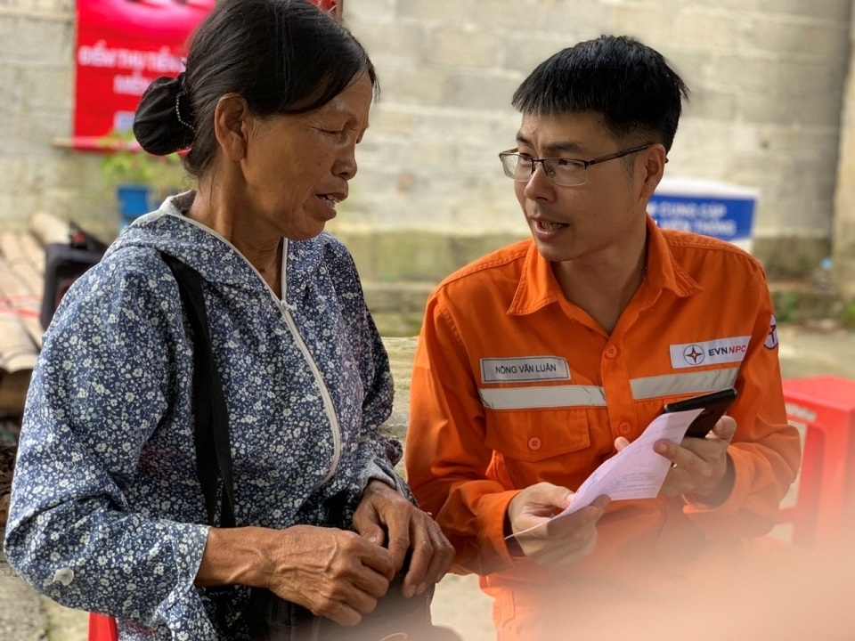 PC Lạng Sơn hướng dẫn khách hàng thanh toán tiền điện qua ứng dụng ngân hàng