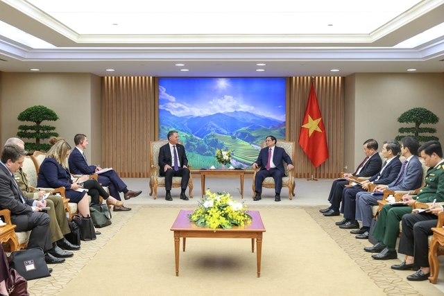 Thủ tướng khẳng định ủng hộ và hoan nghênh những sáng kiến hợp tác giữa hai Bộ Quốc phòng Việt Nam và Australia; sẽ tạo điều kiện thuận lợi để hai bên tăng cường hợp tác, củng cố tin cậy lẫn nhau trên cơ sở phù hợp với nhu cầu, khả năng mỗi bên - Ảnh: VGP/Nhật Bắc