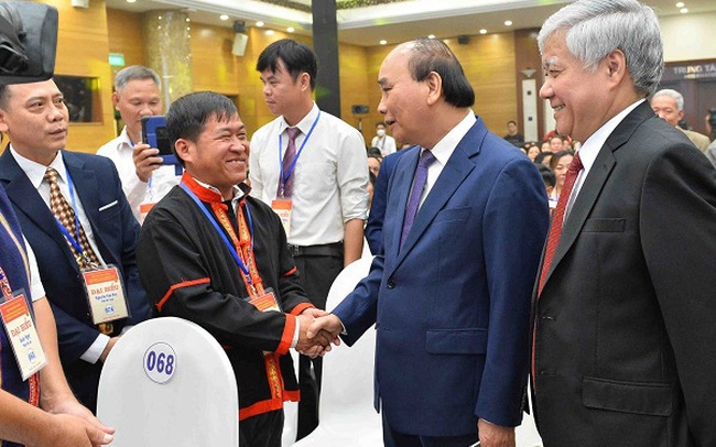 Chủ tịch nước Nguyễn Xuân Phúc gặp gỡ các đại biểu tại Hội nghị