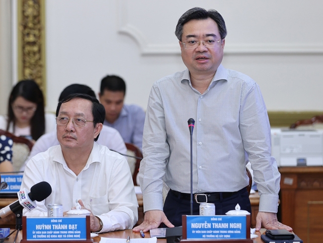 Bộ trưởng Xây dựng Nguyễn Thanh Nghị thống nhất cao với báo cáo của Chủ tịch UBND TP. Hồ Chí Minh. (Ảnh: VGP/Nhật Bắc)