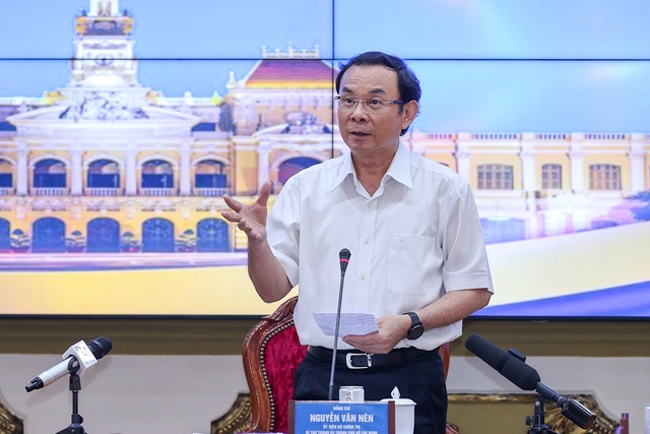 Bí thư Thành ủy TP. Hồ Chí Minh Nguyễn Văn Nên phát biểu ý kiến. (Ảnh: VGP/Nhật Bắc)