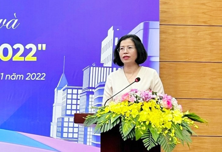 Bà Nguyễn Thị Minh Huyền - Phó Cục trưởng Cục TMĐT và Kinh tế số, Bộ Công Thương phát biểu tại Họp báo