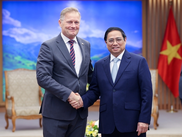 Thủ tướng Phạm Minh Chính và ông Nicolai Prytz, Đại sứ đặc mệnh toàn quyền Vương quốc Đan Mạch tại Việt Nam - Ảnh: VGP/Nhật Bắc