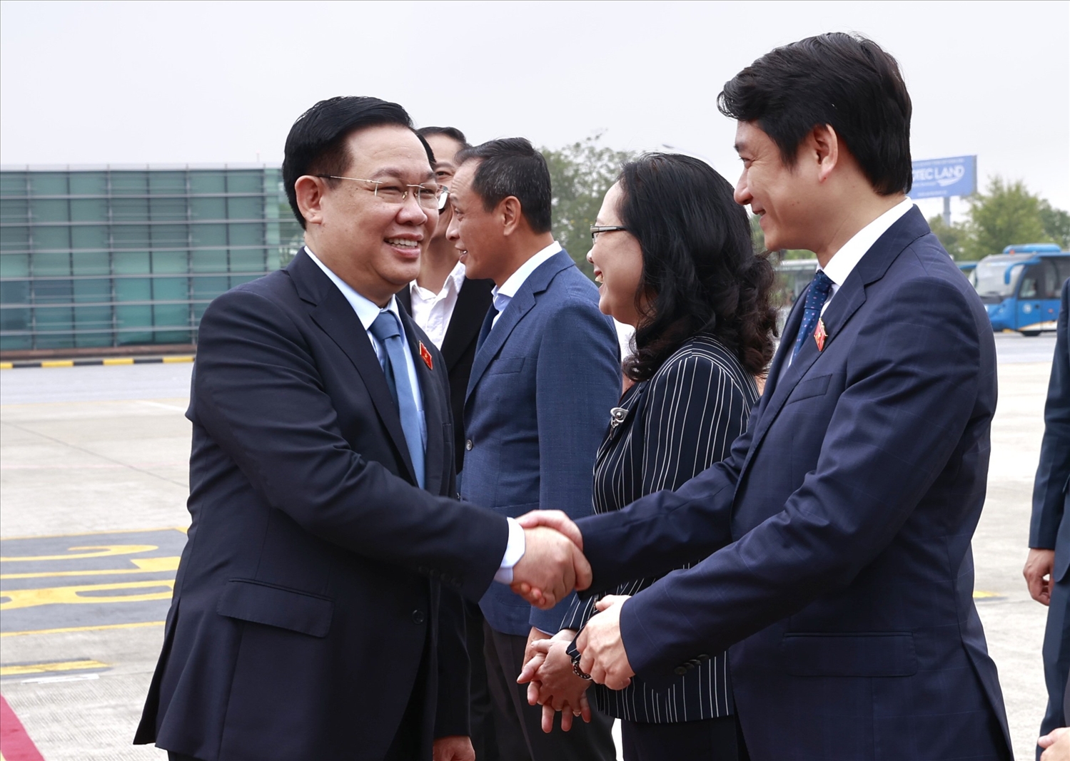 Chủ tịch Quốc hội Vương Đình Huệ dẫn đầu Đoàn đại biểu cấp cao Quốc hội Việt Nam lên đường thăm chính thức Australia, New Zealand