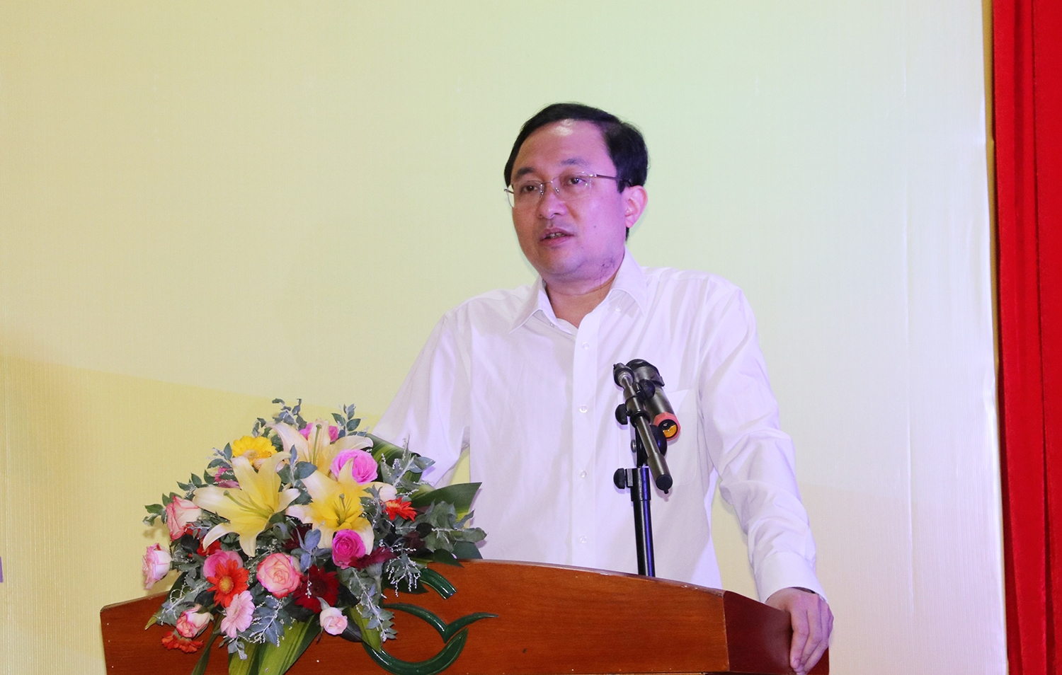 Ông Phan Hồng Nguyên - Phó Vụ trưởng Vụ PBGDPL (Bộ Tư pháp) chủ trì Hội nghị