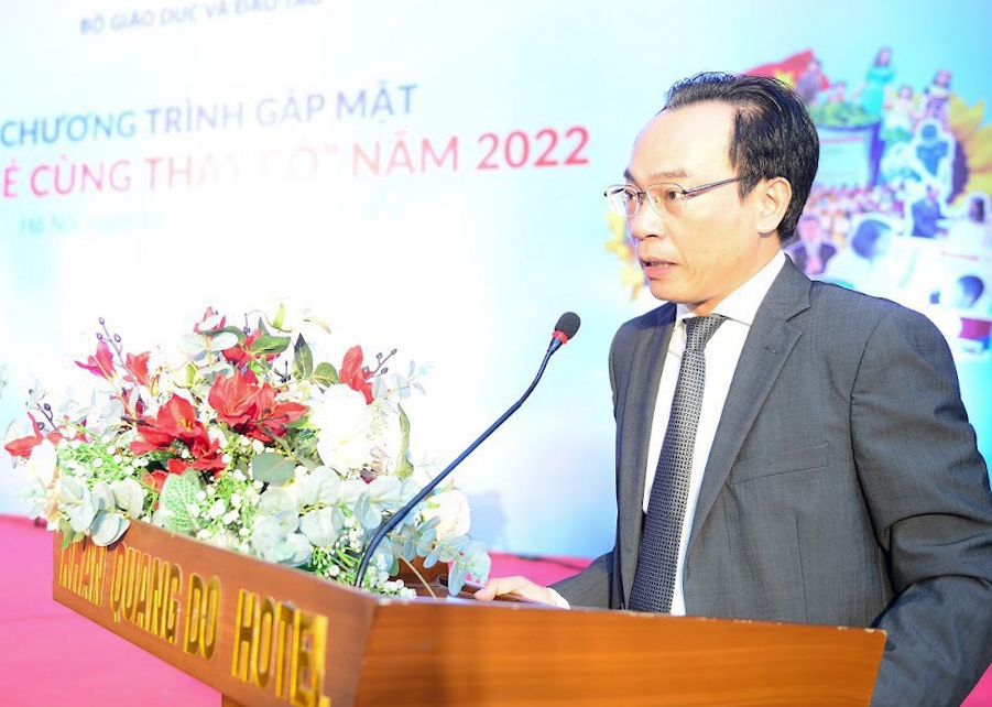 Thứ trưởng Bộ Giáo dục và Đào tạo Hoàng Minh Sơn phát biểu tại buổi gặp mặt