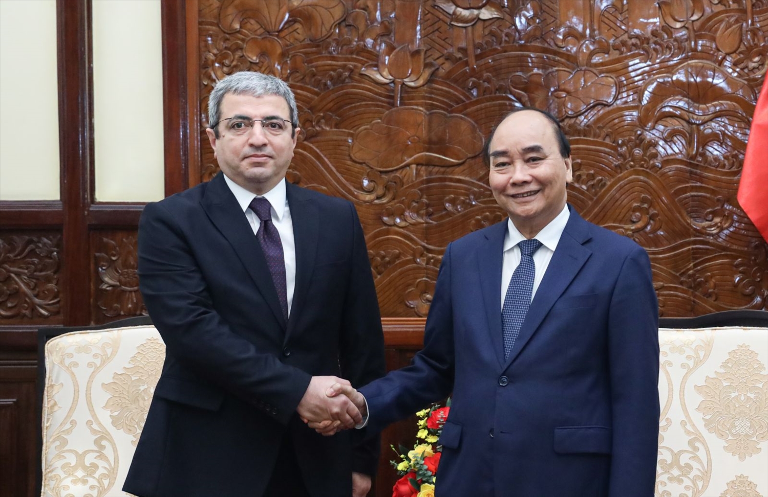 Chủ tịch nước Nguyễn Xuân Phúc tiếp Đại sứ Azerbaijan Shovgi Kamal Oglu Mehdizade. Ảnh: VPCTN