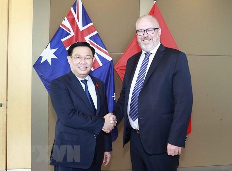 Chủ tịch Quốc hội Vương Đình Huệ tiếp đồng Bộ trưởng phụ trách Thương mại và Sản xuất Australia Tims Ayres. (Ảnh: Doãn Tấn/TTXVN)