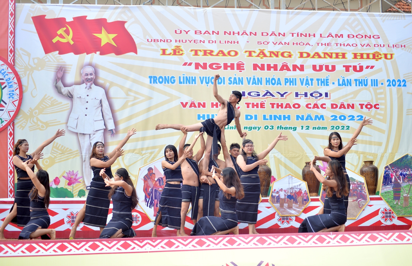 Các tiết mục văn nghệ đặc sắc biểu diễn trong Ngày hội Văn hóa, thể thao các dân tộc huyện Di Linh