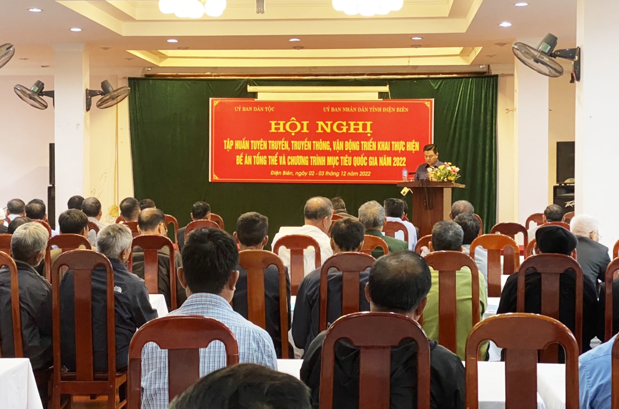 Ông Ngô Quang Hải - Phó Vụ trưởng Vụ Tuyên truyền báo cáo trước Hội nghị