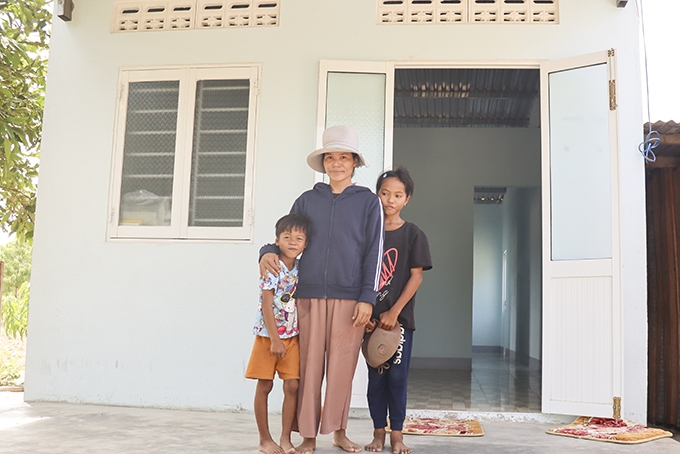 Một hộ đồng bào DTTS ở xã Cam Thịnh Tây được hỗ trợ xây nhà mới từ nguồn kinh phí xã hội hóa