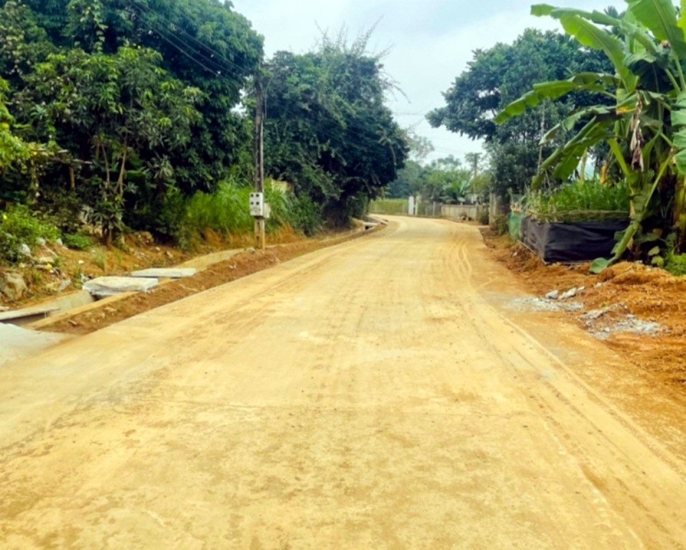 Những con đường mở ra no ấm cho đồng bào dân tộc Mường tại huyện Ngọc Lặc 