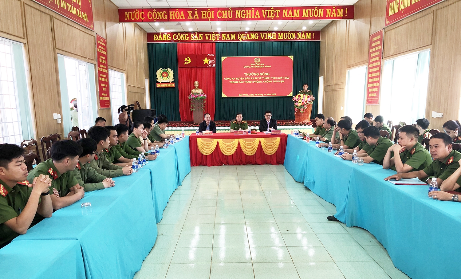 Toàn cảnh buổi trao thưởng tại Công an huyện Đắk R’lấp 