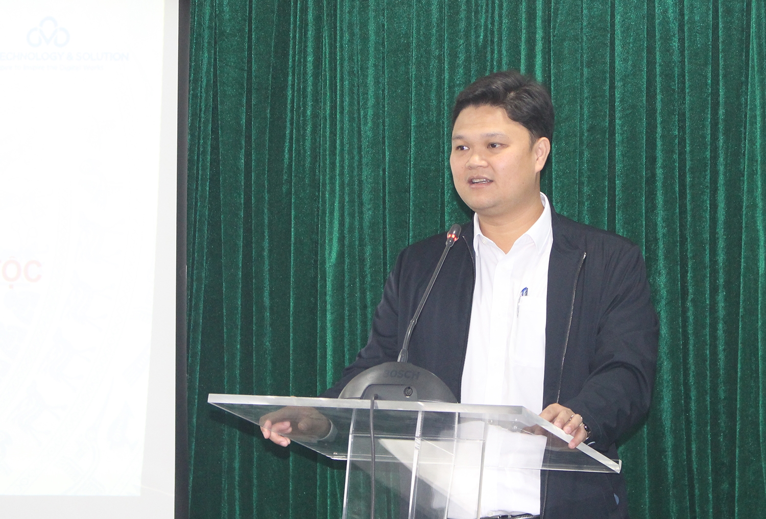 Ông Bùi Quốc Thắng - Phó Chánh Văn phòng Ủy ban biểu biểu khai mạc Lớp đào tạo