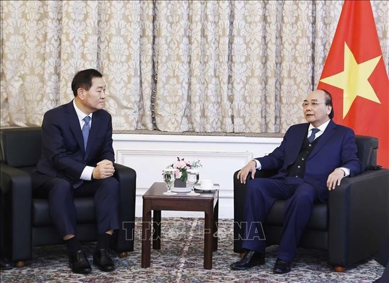 Chủ tịch nước Nguyễn Xuân Phúc tiếp Phó Chủ tịch kiêm Tổng Giám đốc Samsung Electronics Han Jong-hee. Ảnh: TTXVN