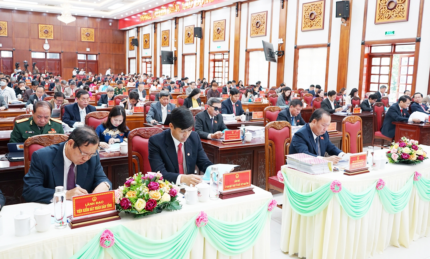 Dự kỳ họp có lãnh đạo tỉnh, các sở, ban, ngành và 69/70 đại biểu HĐND tỉnh Gia Lai