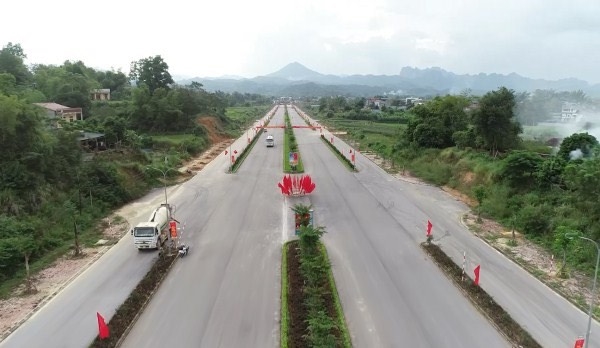 Tuyến đường phía Nam khu đô thị mới thành phố Cao Bằng được đầu tư đồng bộ, hiện đại