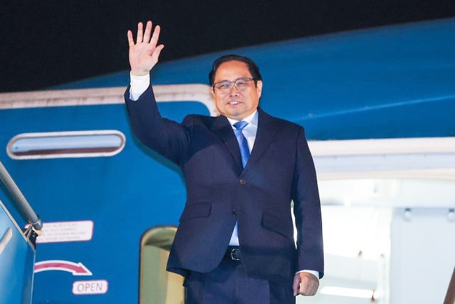 Thủ tướng Phạm Minh Chính rời Hà Nội lên đường dự Hội nghị cấp cao kỷ niệm 45 năm quan hệ ASEAN - EU và thăm 3 nước châu Âu. (Ảnh: VGP/Nhật Bắc)