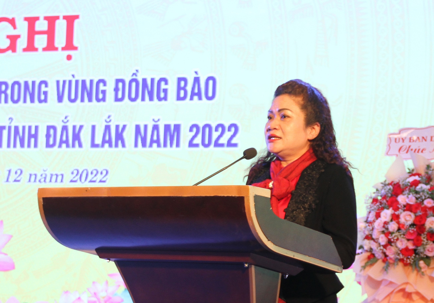 Bà H’Yâo Knul - Trưởng Ban Dân tộc Đắk Lắk phát biểu khai mạc Hội nghị