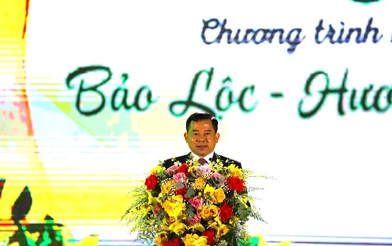 Chủ tịch UBND Tp. Bảo Lộc Nguyễn Văn Phương phát biểu khai mạc Chương trình nghệ thuật “Bảo Lộc - Hương trà, sắc tơ”