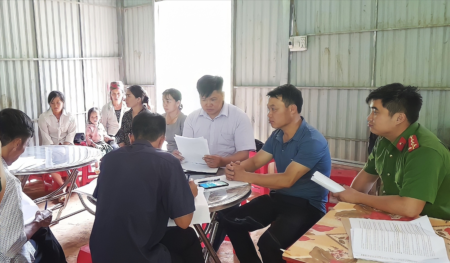 Tuyên truyền, phổ biến, giáo dục pháp luật cho nhân dân tại xóm Lũng Chẩn, xã Lũng Nặm (Hà Quảng)