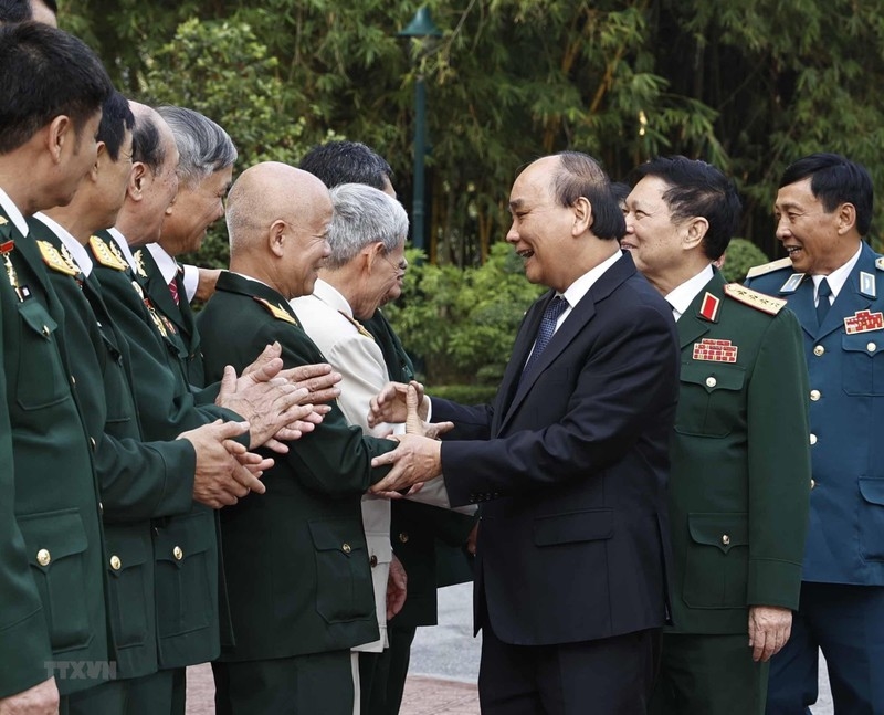 Chủ tịch nước Nguyễn Xuân Phúc gặp mặt Đoàn đại biểu Ban Liên lạc Cựu chiến binh Sư đoàn 341. (Ảnh: TTXVN)