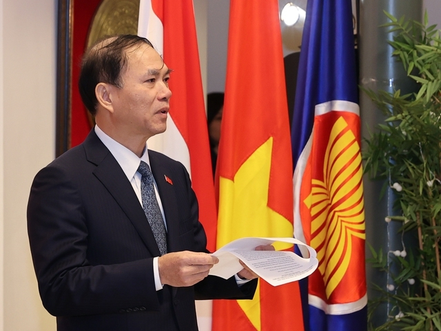 Cộng đồng người Việt Nam: Cùng chúc mừng ngày Quốc tế Cộng đồng Người Việt Nam đang đến gần. Hãy cùng xem những hình ảnh đầy sức sống, về cuộc sống và những nỗ lực phát triển của cộng đồng người Việt Nam trên khắp thế giới. Đó là niềm tự hào của chúng ta.
