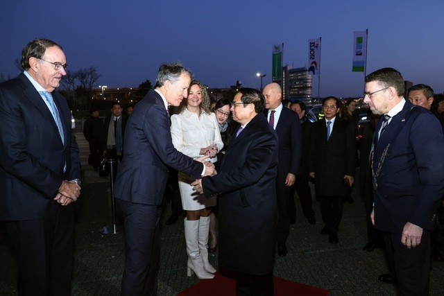 Thủ tướng Phạm Minh Chính tới thăm và làm việc với Trung tâm Nhà vườn Thế giới tại tỉnh Nam Hà Lan - Ảnh: VGP/Nhật Bắc