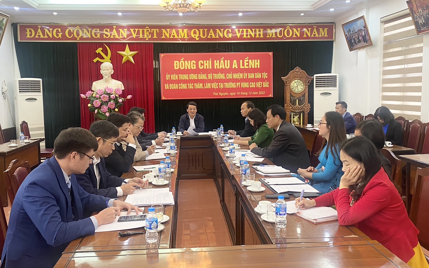 Bộ trưởng, Chủ nhiệm Ủy ban Dân tộc Hầu A Lềnh chủ trì buổi làm việc với Trường Phổ thông Vùng cao Việt Bắc