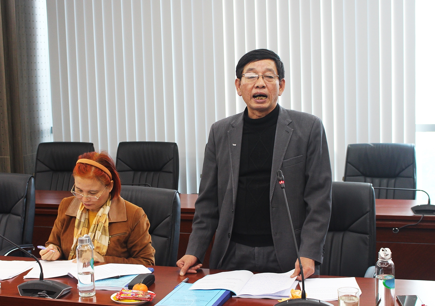 Ông Nguyễn Huy Duẩn - nguyên Phó Vụ trưởng Vụ Kế hoạch - Tài chính (UBDT), Chủ nhiệm Đề tài, thay mặt nhóm nghiên cứu trình bày tóm tắt các kết quả nghiên cứu của Đề tài