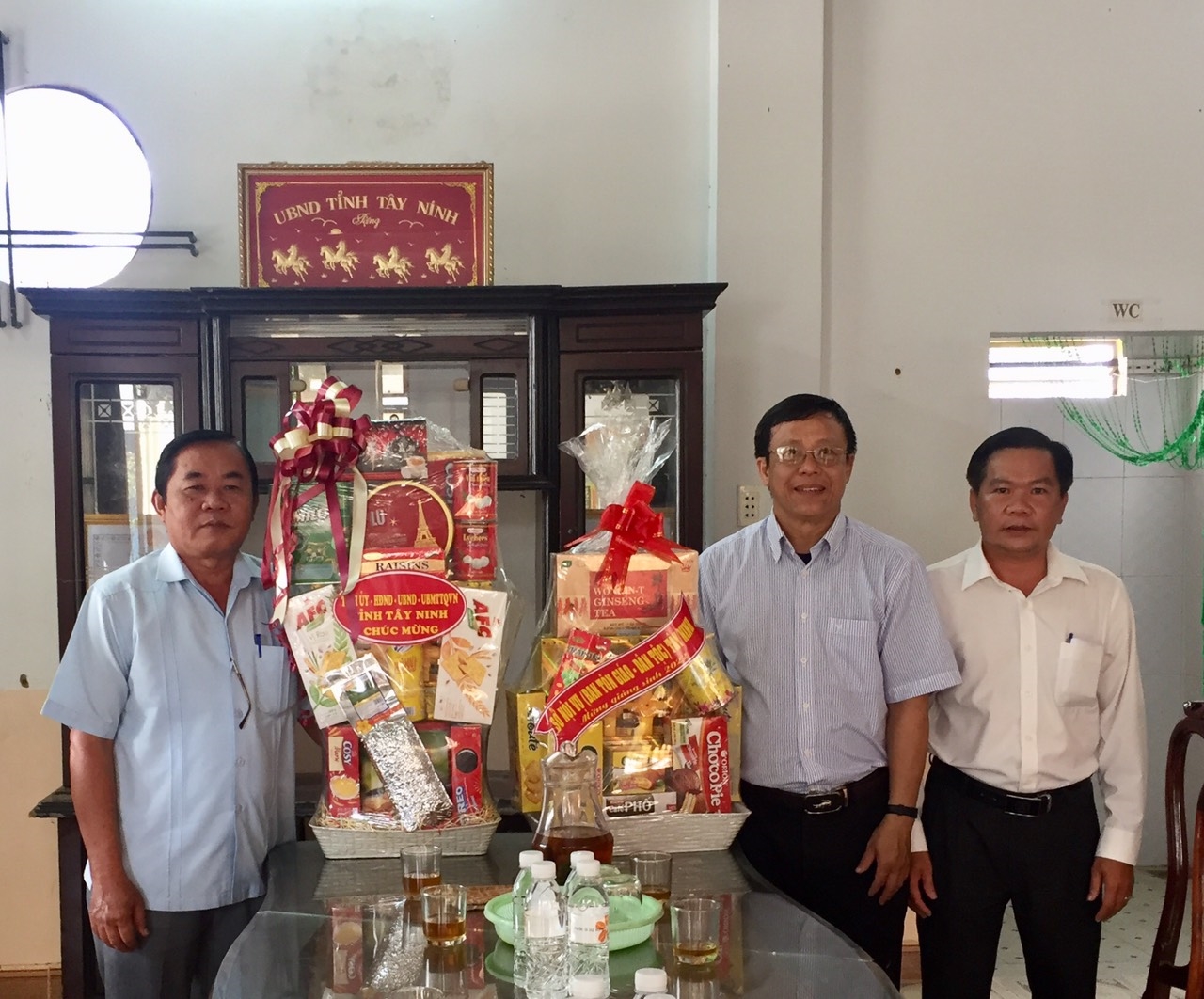 Đoàn tặng quà, chúc mừng Giáng sinh tại Tu xá Thánh Gia Thịnh, huyện Châu Thành-1