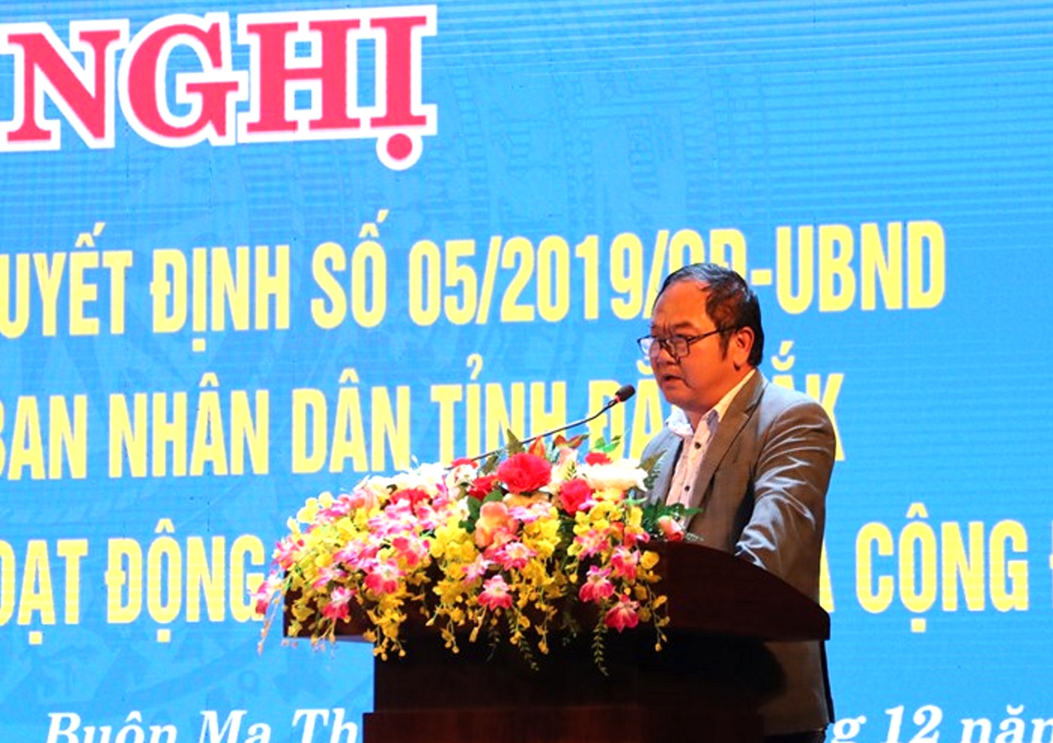 Đại diện huyện Krông Năng phát biểu tham luận tại Hội nghị