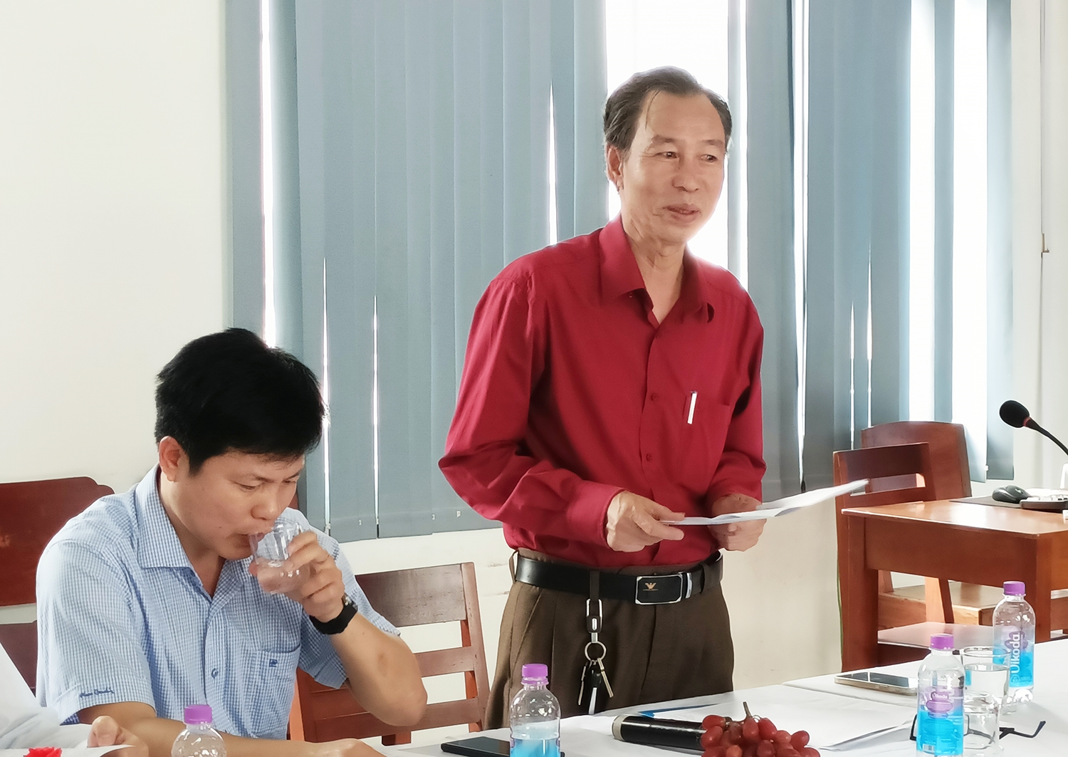 Ông Hoàng Trọng Ngô - Phó Hiệu trưởng Phụ trách Trường Dự bị Đại học Trung ương Nha Trang báo cáo về hoạt động của trường 
