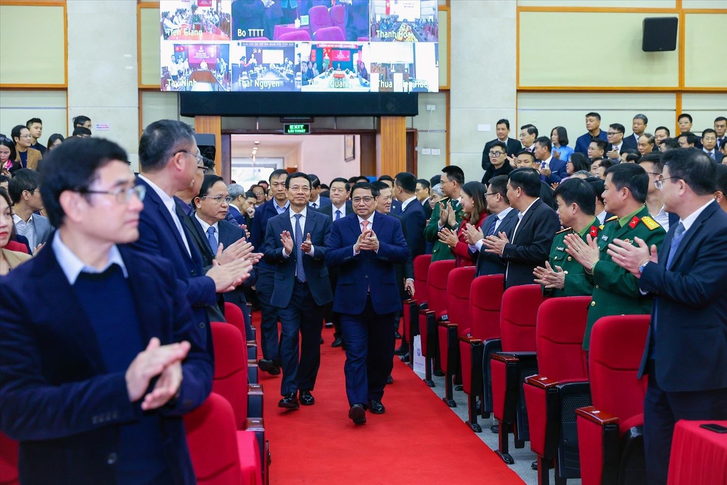 Thủ tướng Phạm Minh Chính đến dự Hội nghị tổng kết công tác năm 2022, triển khai nhiệm vụ năm 2023 của Bộ Thông tin và Truyền thông - Ảnh" VGP/Nhật Bắc