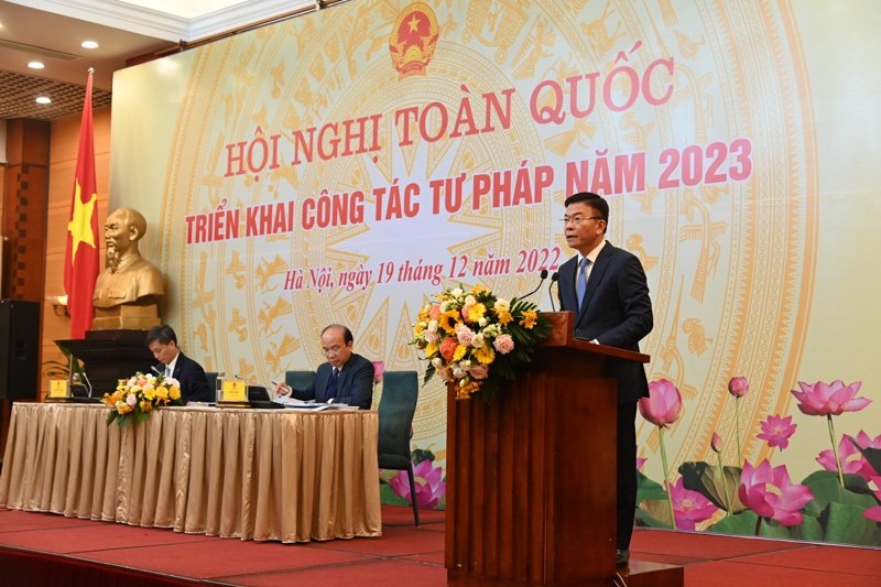 Bộ trưởng Bộ Tư pháp Lê Thành Long phát biểu tại Hội nghị toàn quốc triển khai công tác tư pháp năm 2023 - Ảnh: LS