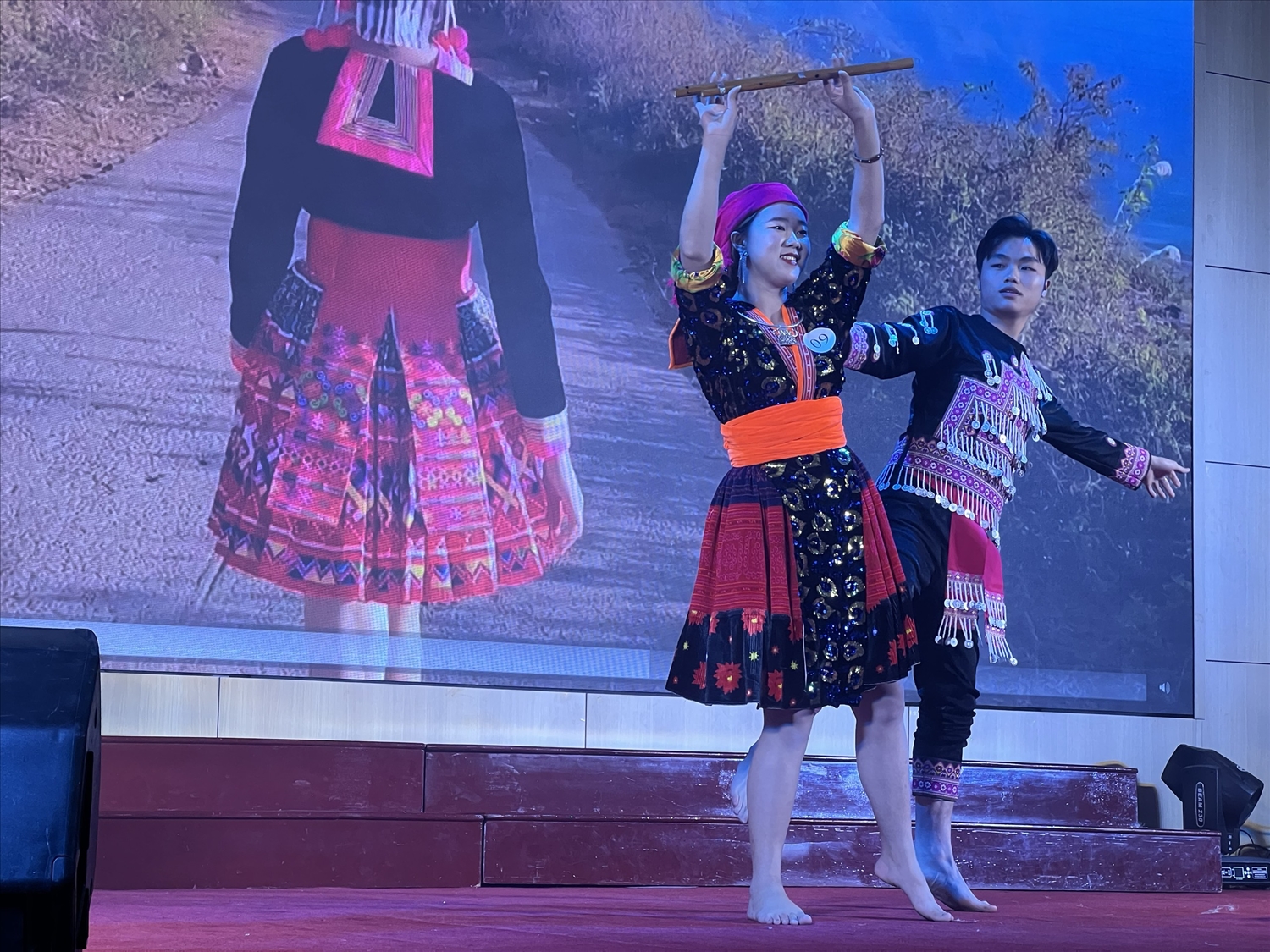 Tiết mục múa tái hiện "Vẻ đẹp cuộc sống vùng cao" của thí sinh Sùng Thị Cung, Dân tộc Mông