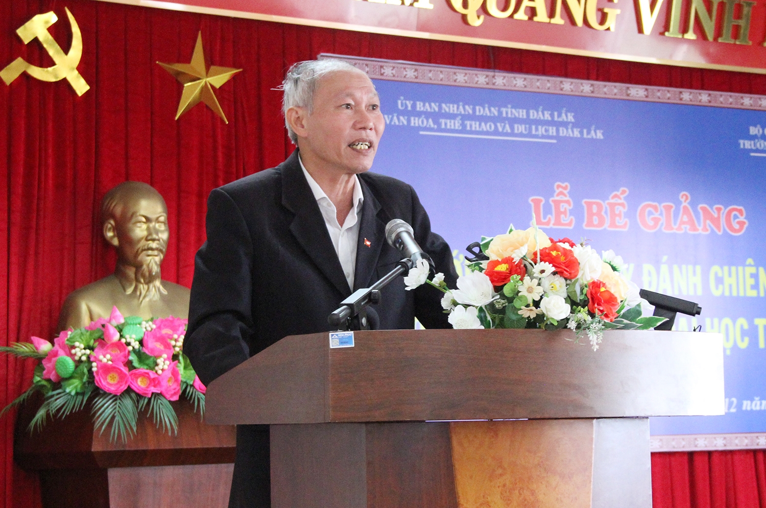 Ông Thái Hồng Hà - Giám đốc Sở Văn hóa, Thể thao và Du lịch Đắk Lắk phát biểu tại Lễ Bế giảng