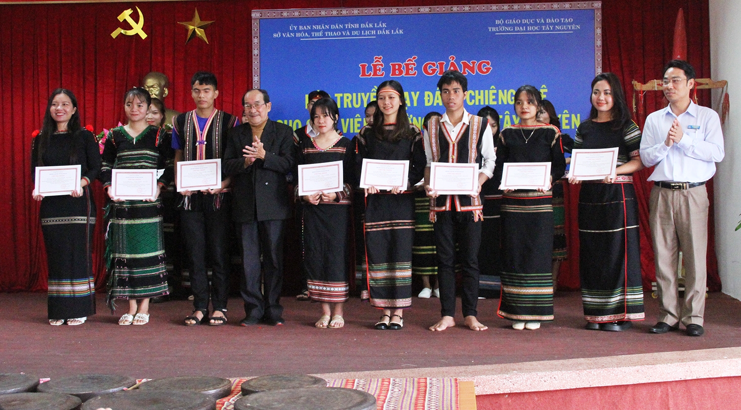 Các học viên tham gia lớp học đều được nhận Chứng nhận của Sở Văn hóa, Thể thao và Du lịch Đắk Lắk