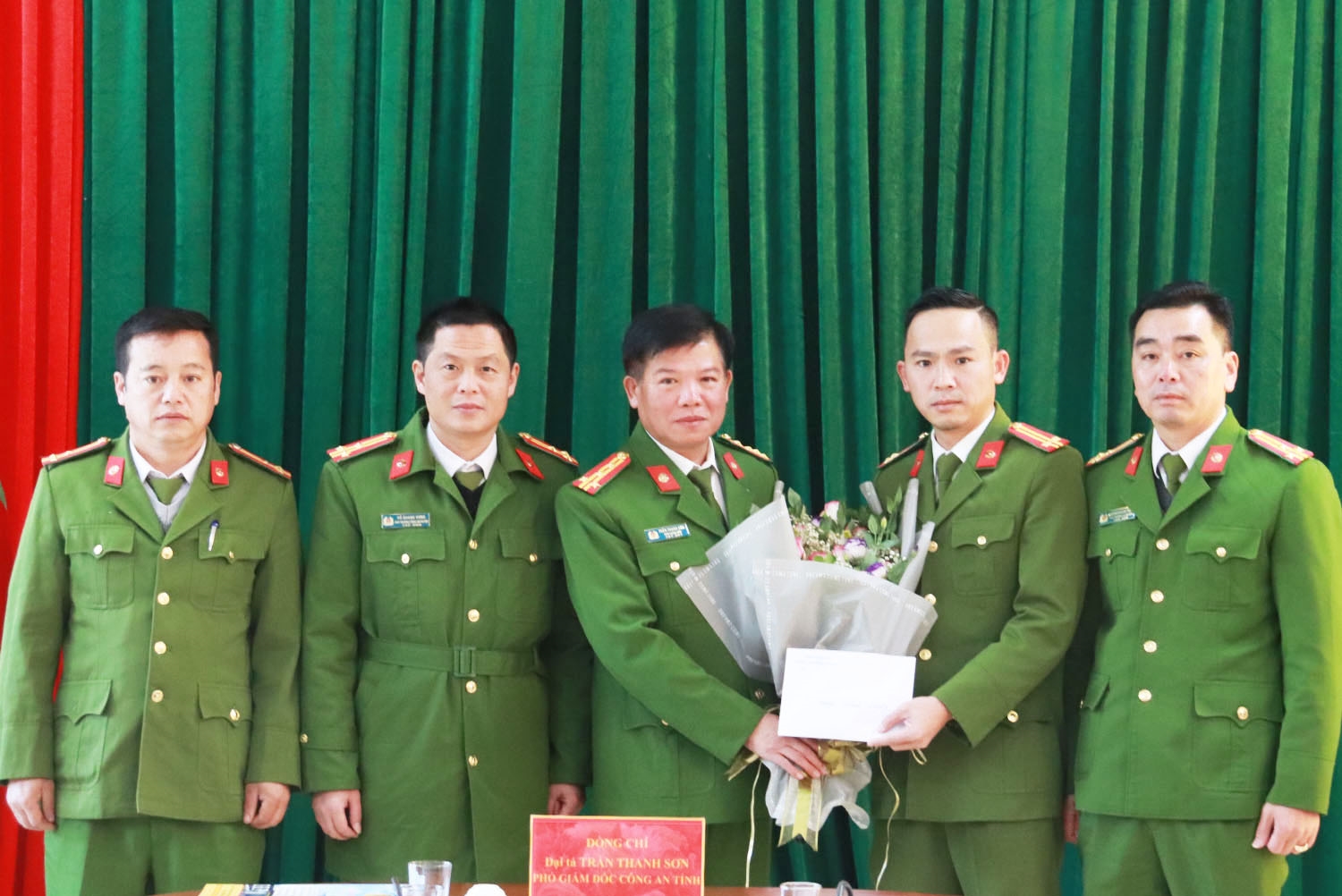  Lãnh đạo Công an tỉnh Sơn La khen thưởng đột xuất cho Ban Chuyên án và các tập thể, cá nhân