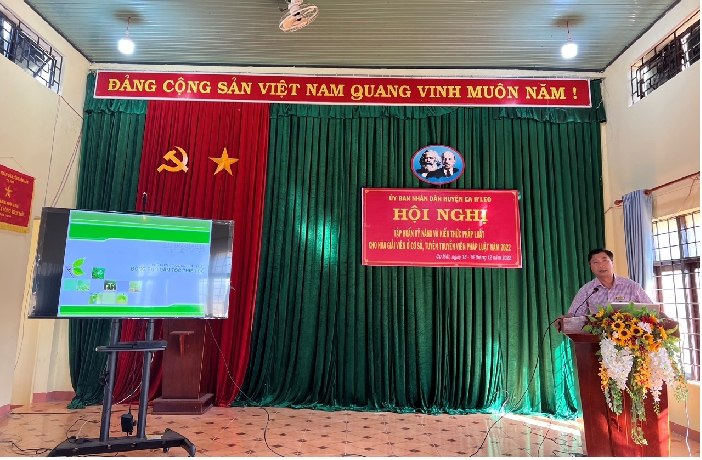 Ông Huỳnh Văn Đại, Trưởng phòng Tư pháp huyện Ea H’Leo phát biểu tại Hội nghị