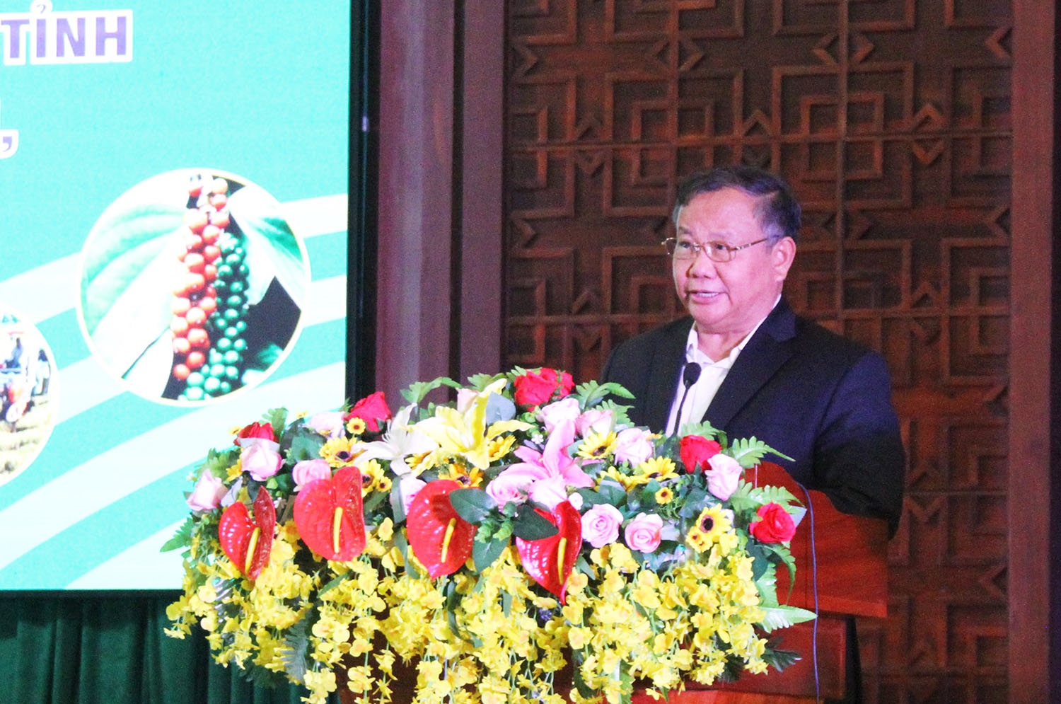 Phó Chủ tịch Ban Chấp hành Trung ương Hội Nông dân Việt Nam Đinh Khắc Đính phát biểu tại Hội nghị