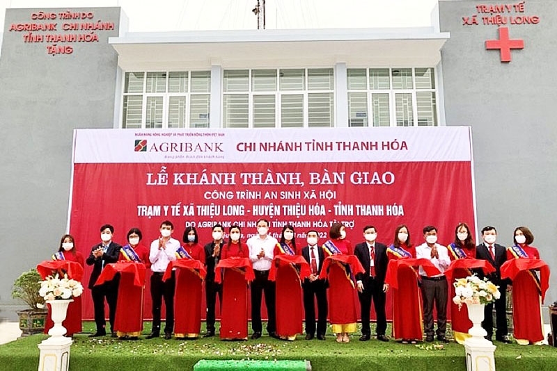 Agribank chi nhánh tỉnh Thanh Hóatrao tặng Trạm Y tế trị giá 4 tỷ đồng cho xã Thiệu Long, huyện Thiệu Hóa