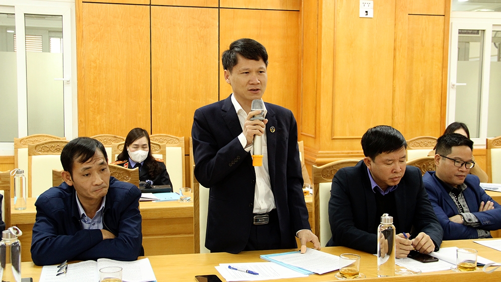 Ông Trần Văn An, Chủ nhiệm Đoàn Luật sư tỉnh trao đổi tại Hội nghị