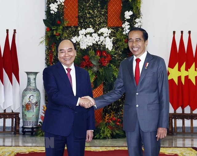 Chủ tịch nước Nguyễn Xuân Phúc chụp ảnh chung với Tổng thống Indonesia Joko Widodo trước khi tiến hành hội đàm