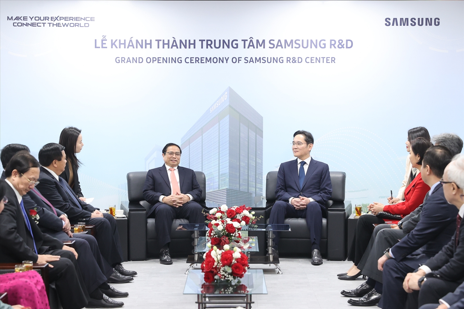 Chủ tịch Samsung khẳng định sẽ đẩy mạnh hoạt động R&D tại Việt Nam, đào tạo, phát triển nhân lực có thể đáp ứng môi trường làm việc toàn cầu, phối hợp với phía Việt Nam để nâng cao hơn nữa tỷ lệ nội địa hóa cả phần cứng và phần mềm - Ảnh: VGP/Nhật Bắc