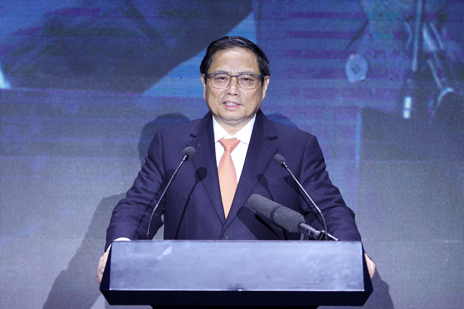 Thủ tướng mong muốn Samsung tiếp tục mở rộng các hoạt động đầu tư, kinh doanh; coi Việt Nam là cứ điểm quan trọng nhất, chiến lược toàn cầu, toàn diện hơn nữa về sản xuất, nghiên cứu-phát triển các sản phẩm chủ lực ra thị trường quốc tế - Ảnh: VGP/Nhật Bắc