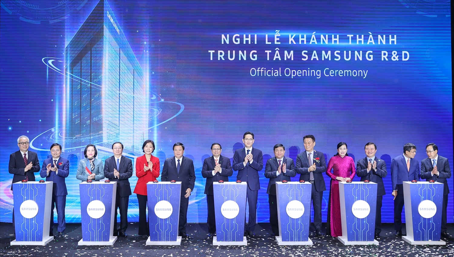 Thủ tướng Phạm Minh Chính dự lễ khánh thành Trung tâm Nghiên cứu và phát triển (R&D) của Samsung tại Việt Nam - Ảnh: VGP/Nhật Bắc