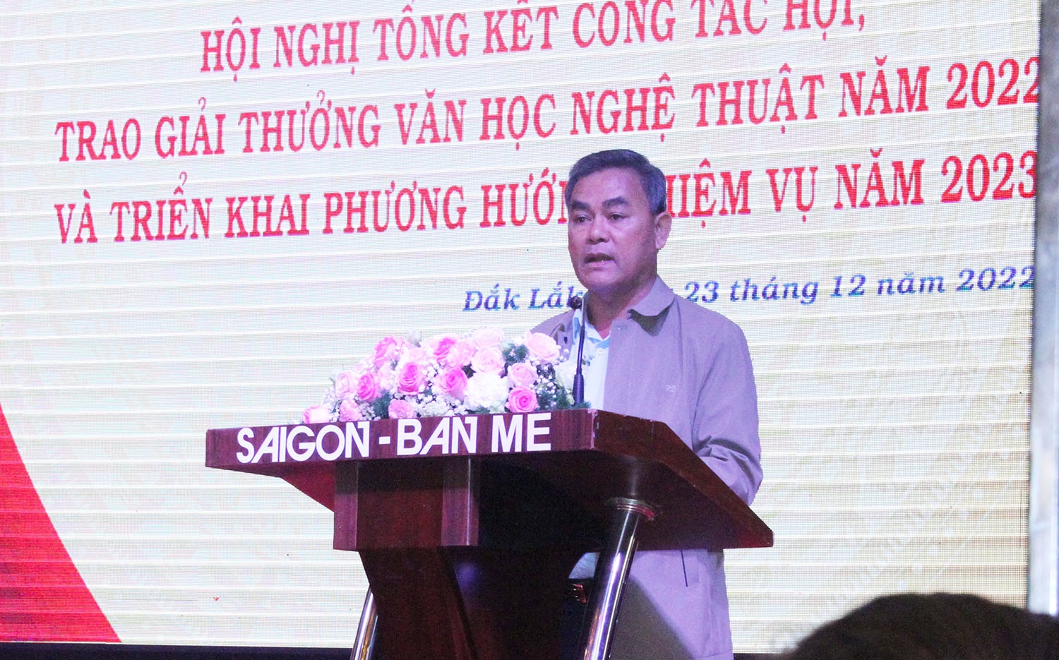 Phó Bí thư Tỉnh ủy Đắk Lắk Y Biêr Niê phát biểu chỉ đạo Lễ tổng kết